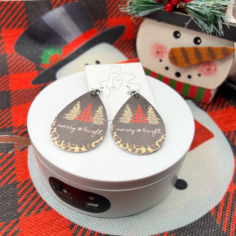 Faux Leather Pine Tree Print‎ W/ Leopard Print Accents Holiday Earrings NEW